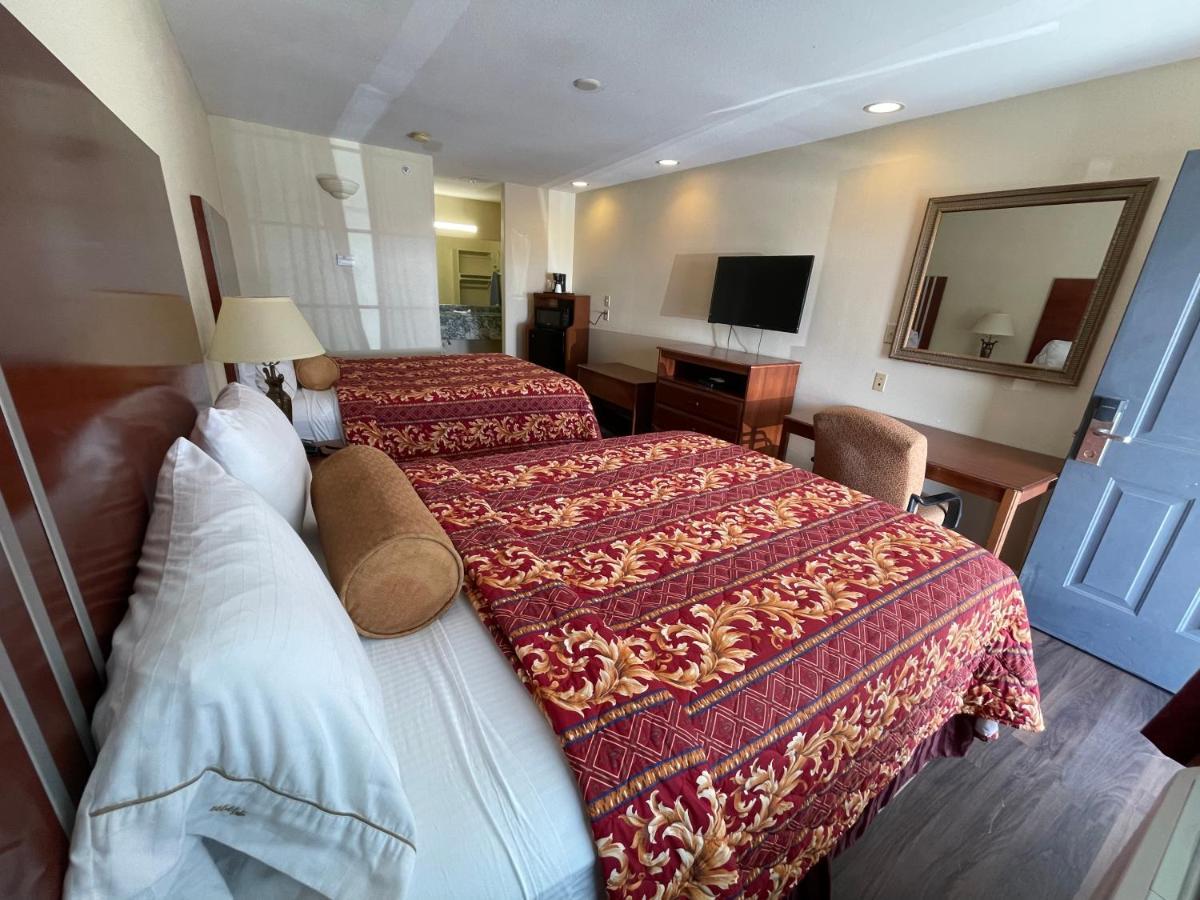 Riviera Inn And Suites Екстер'єр фото