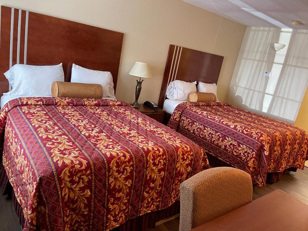Riviera Inn And Suites Екстер'єр фото